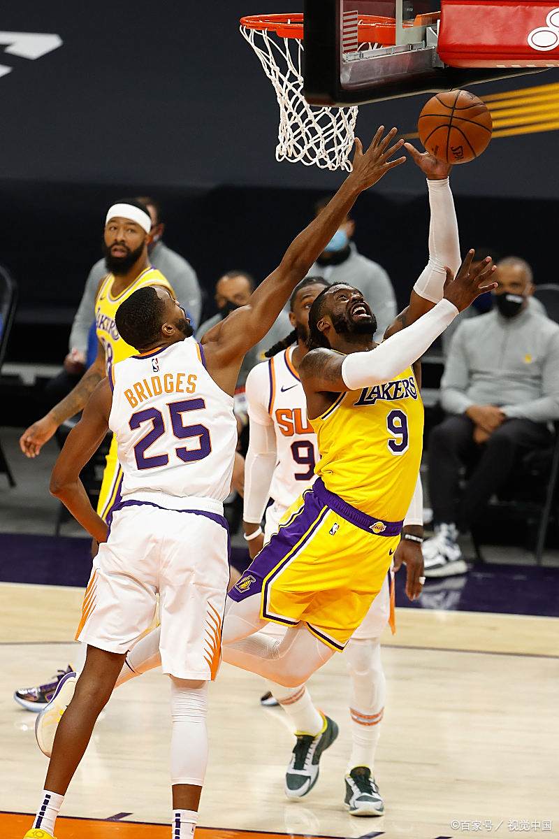 今晚NBA季后赛焦点战，菲尼克斯太阳队长鼓劲，话题不断，年轻球员得到机会的简单介绍