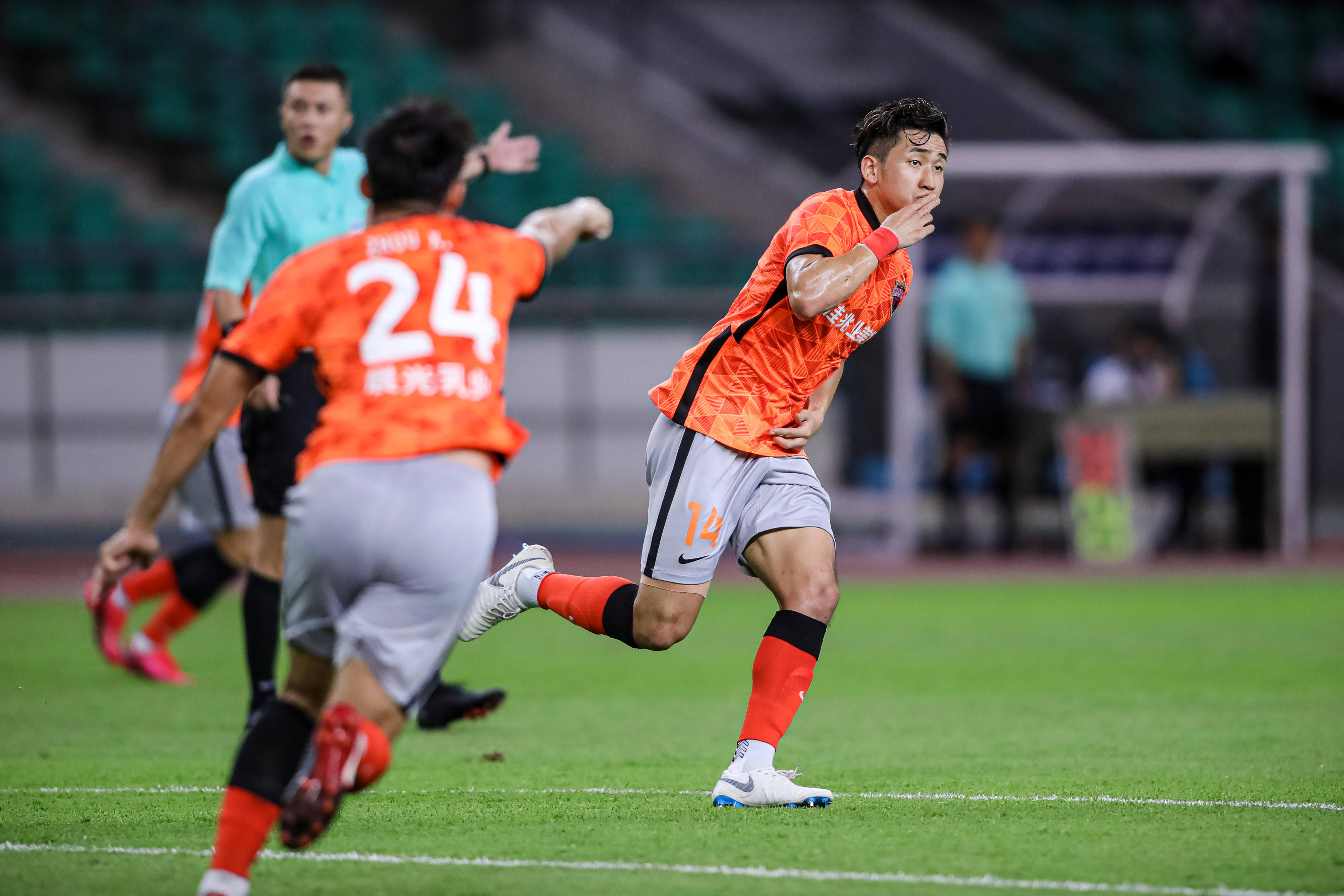 包含深圳男篮迎中超关键赛,清晨篮板制胜,信心回归,球探报告显示潜力的词条 包含深圳男篮迎中超关键赛,清晨篮板制胜,信心回归,球探报告显示潜力的词条