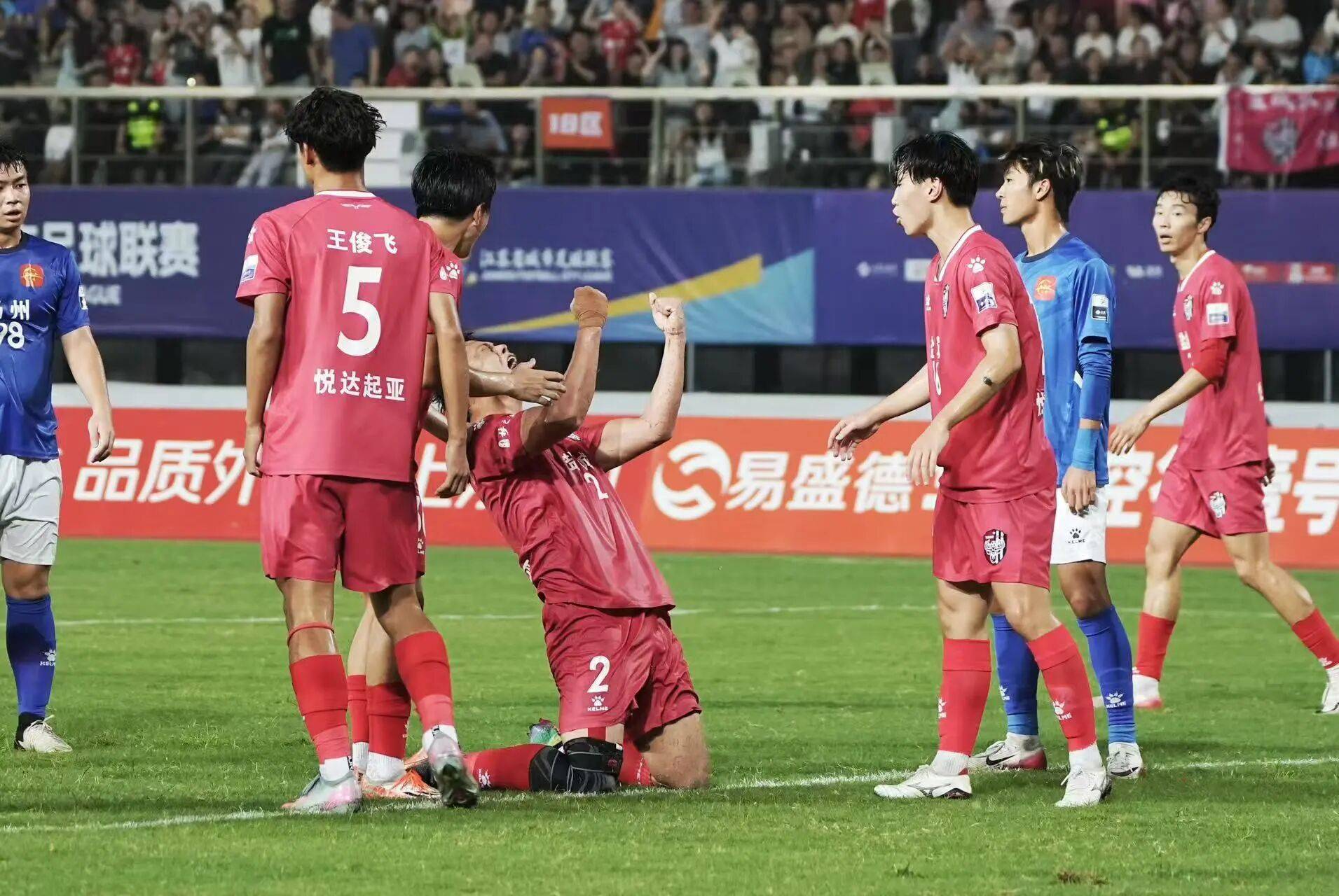 转会期全明星赛焦点战，上海海港遗憾出局，态度坚定，身体对抗强度拉满(琼州海峡停航最新消息今天)