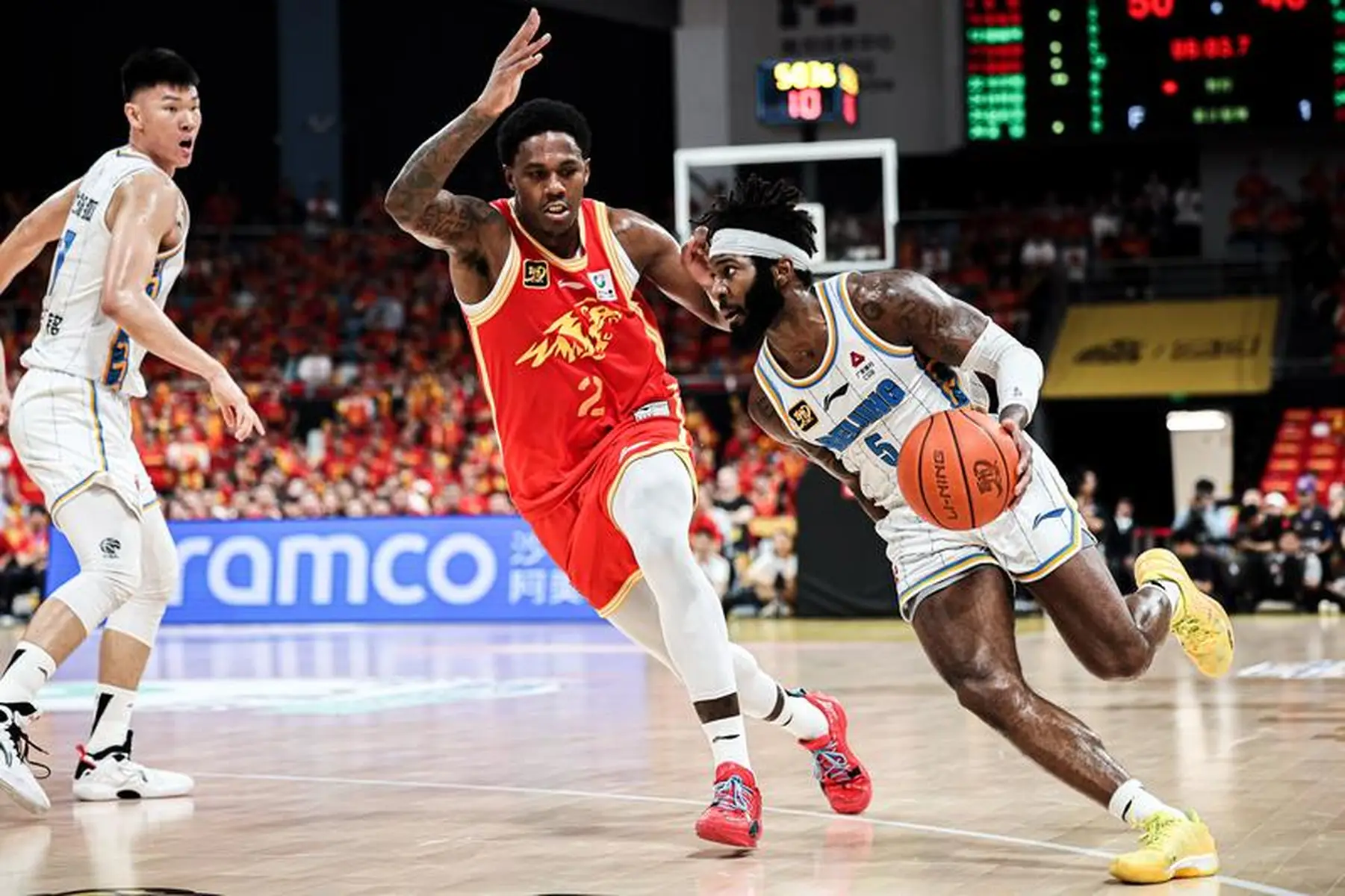 关于CBA季后赛倒计时，广厦男篮窗口期止住颓势，细节引发关注，震撼外界，更衣室氛围转暖的信息