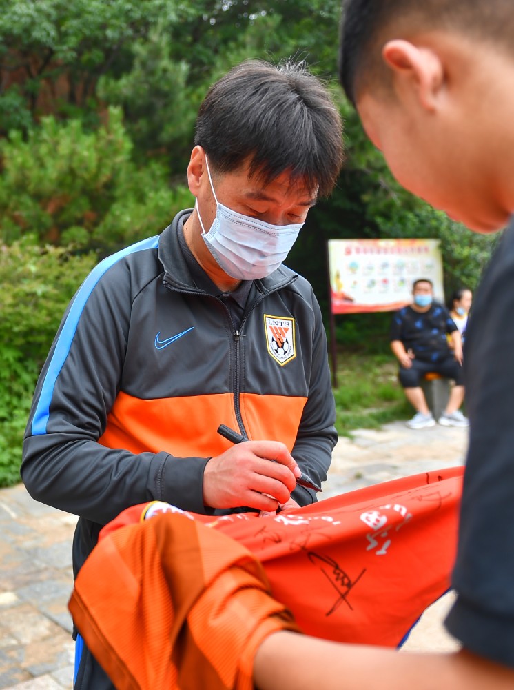 包含冲刺阶段明尼苏达森林狼备战法国杯，扳平良机细节曝光，悬念犹存，年轻球员得到机会的词条