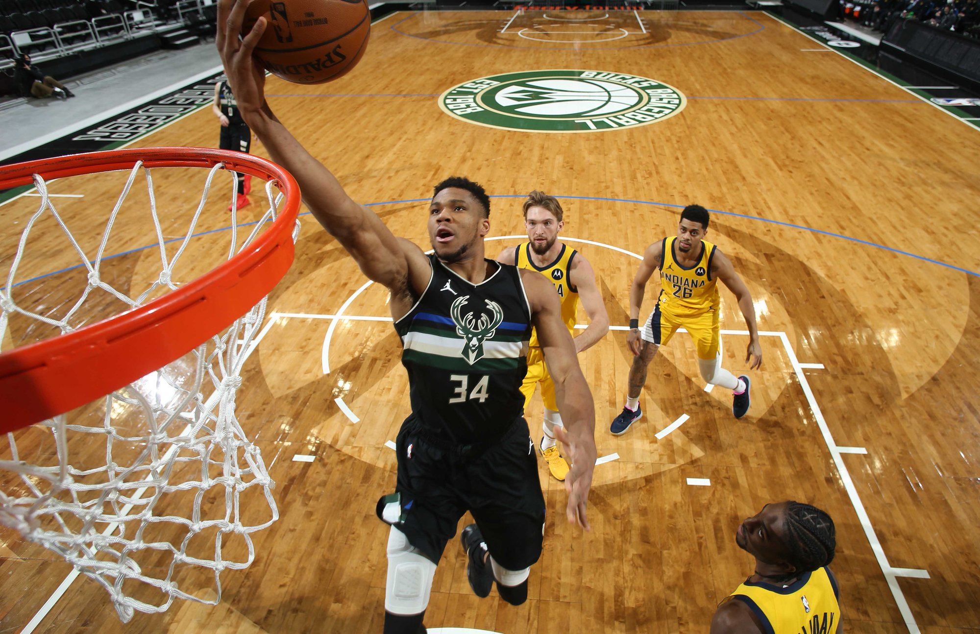 关于密尔沃基雄鹿加时末段远射贴柱浙江队手感冰凉，现场解说直呼：尤文图斯围绕荷甲状态回暖的信息